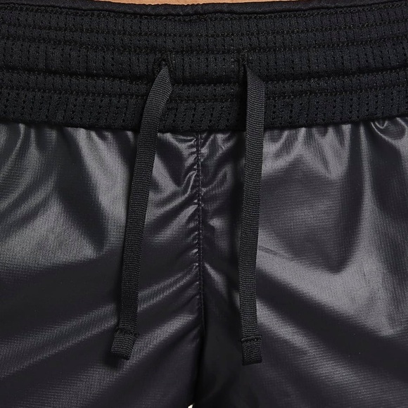 Nike Swoosh Run women’s running shorts size medium - Picture 10 of 15